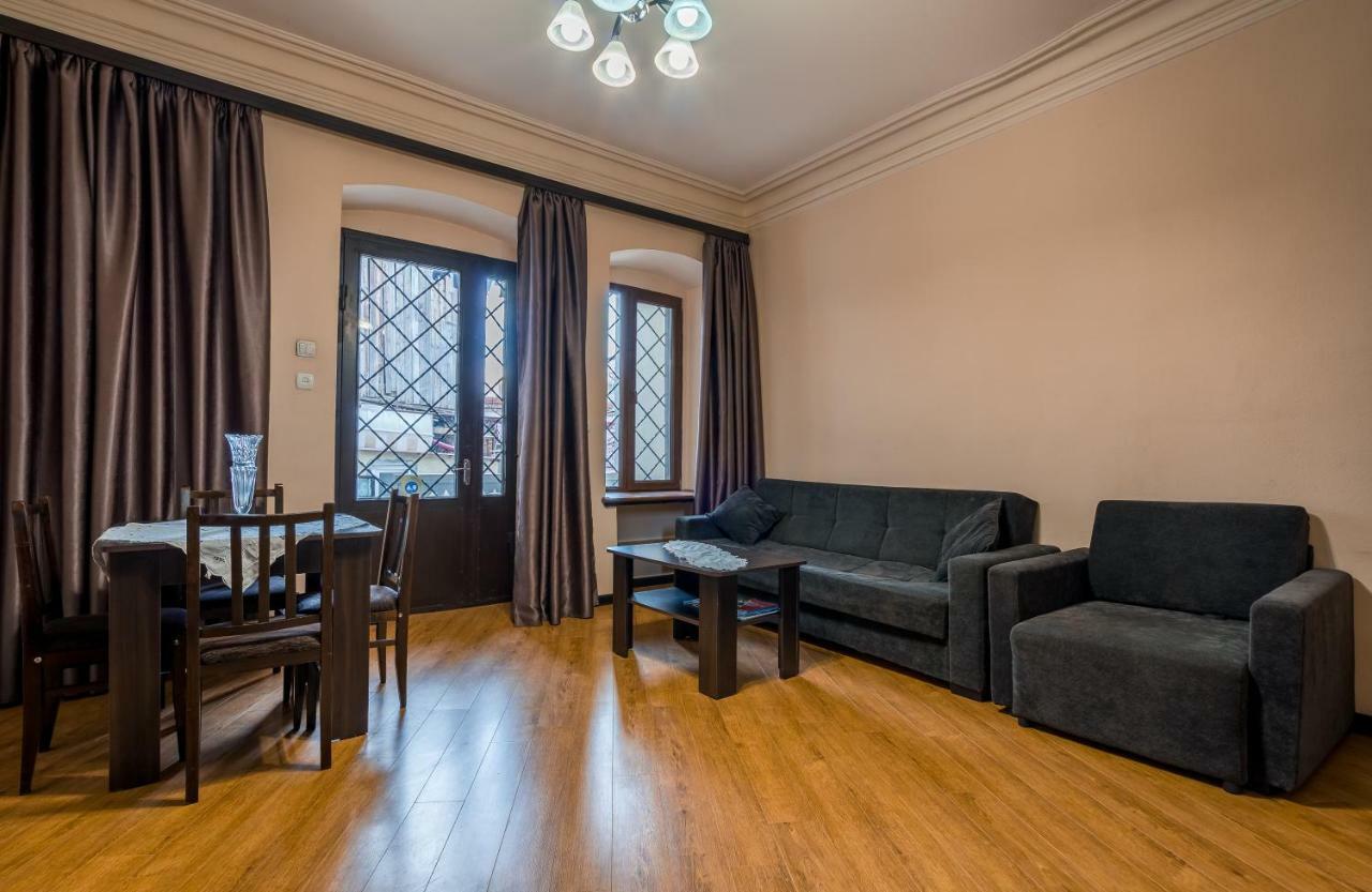 Apartments Near Metekhi Cathedral Tbilisi Exterior photo