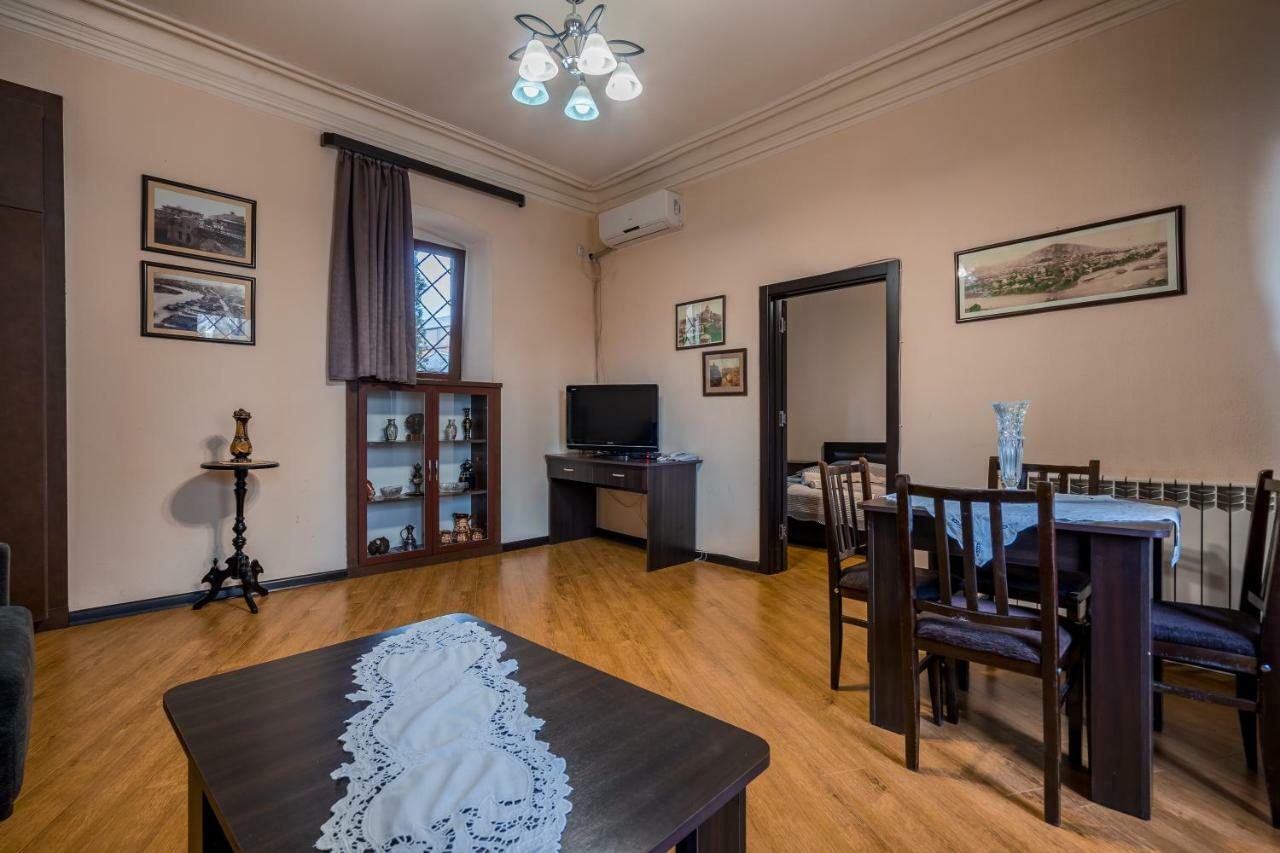 Apartments Near Metekhi Cathedral Tbilisi Exterior photo